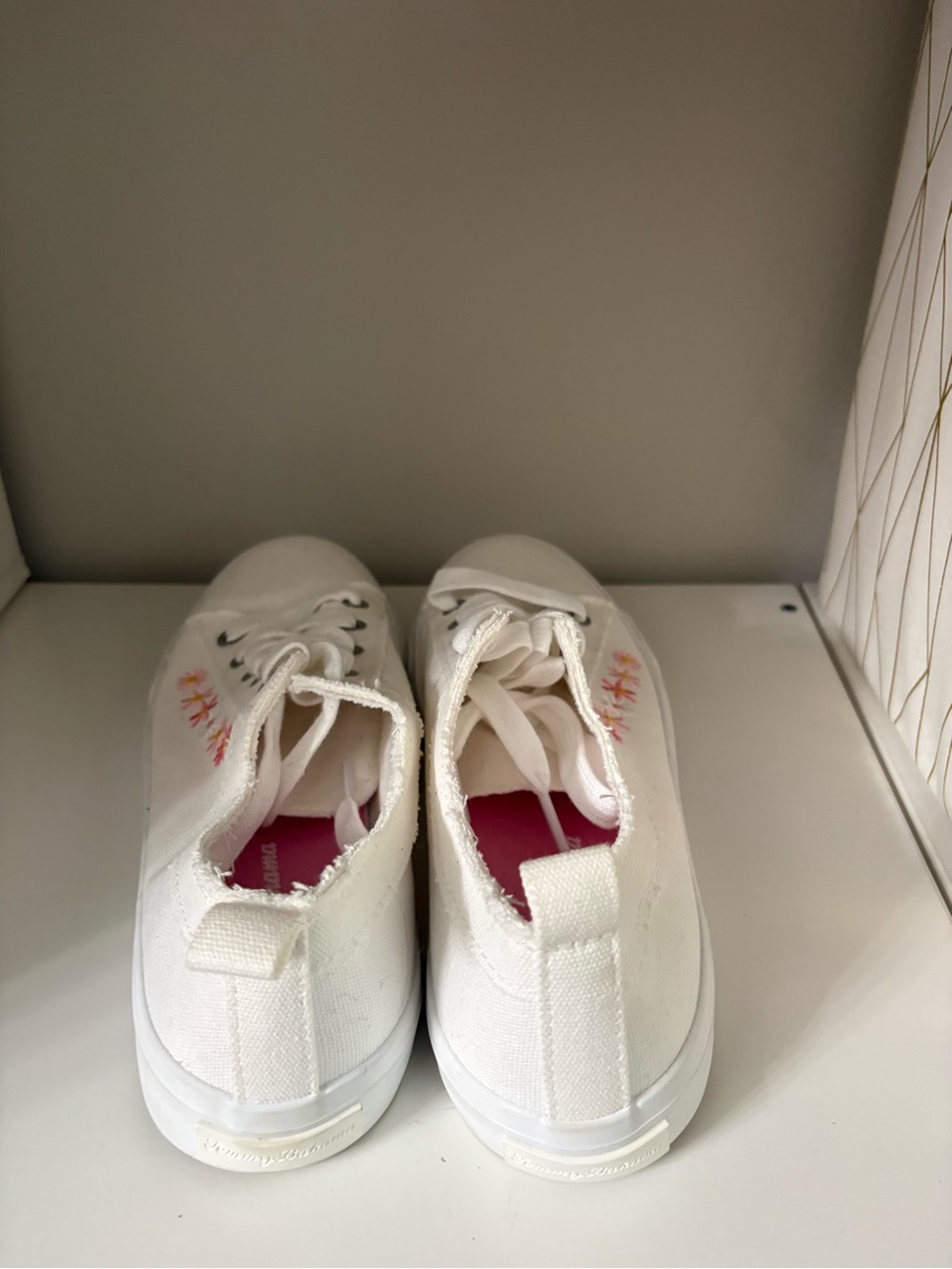 Tommy Bahamas Women’s White Canvas Sneakers with Pink floral Embroidery - Picture 4 of 7